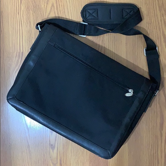Black Laptop Messenger Bag - Picture 1 of 3